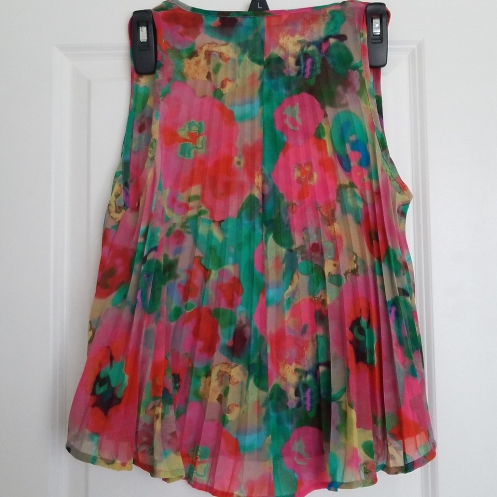 Top - Picture 2 of 3